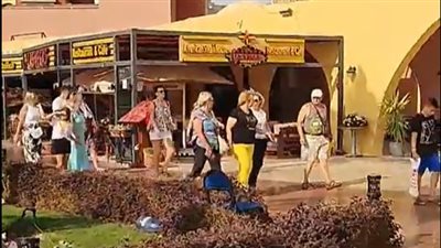 إقبال السائحين والزوار على العريش والغردقة| بث مباشر 