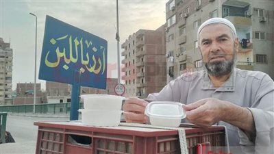 قصة كفاح عم عبد المنعم بائع رز بلبن على عجلة: شغال بقالي 15 سنة.. ولو غبت يوم الزباين بيسألوا عليا | بث مباشر