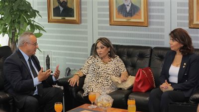 مدير مكتبة الإسكندرية يستقبل مسئولة التعاون الدولي بالبنك الإفريقي