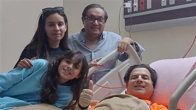 شقيق المخرج عاطف عوض بعد إصابته بسرطان القولون: تم استئصاله.. ووزيرة الثقافة لم تتركنا