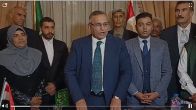 عمرو وموسى وأباظة وعبد النور يطالبون برحيل رئيس الوفد بعد فيديو صفقة الآثار داخل الحزب 