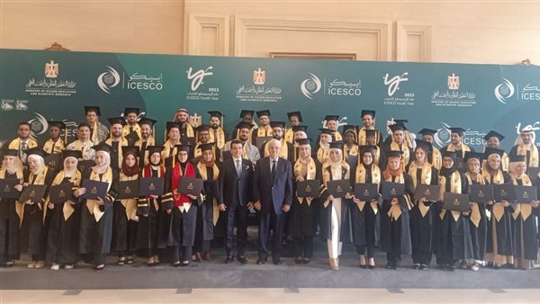 طلاب جامعة عين شمس