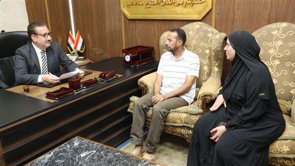 جانب من لقاء محافظ