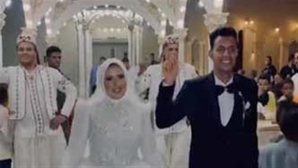 عريس قنا يحتفل بأغنية