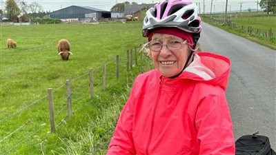 قادت دراجة لمسافة 1500 كيلومتر.. مسنة تبلغ من العمر 85 عامًا تدخل موسوعة جينيس 