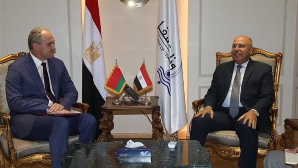 وزير النقل وسفير