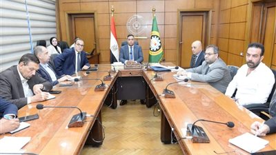 محافظ الدقهلية يستقبل رئيس هيئة النقل النهري لمتابعة عمل الأتوبيس النهري 