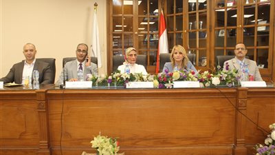 ندوة بآداب عين شمس تتناول حكاية 40 خبيرا مصريا في العبرية لاحقتهم الاستخبارات الإسرائيلية | صور