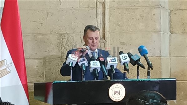 وزير السياحة 