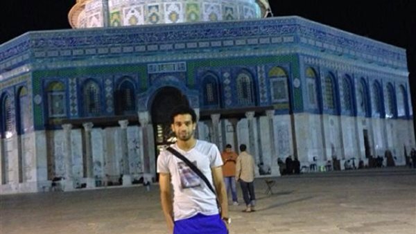 محمد صلاح داخل المسجد