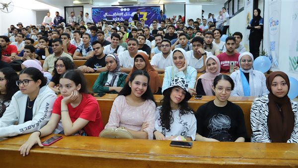 طلاب كلية الحاسبات