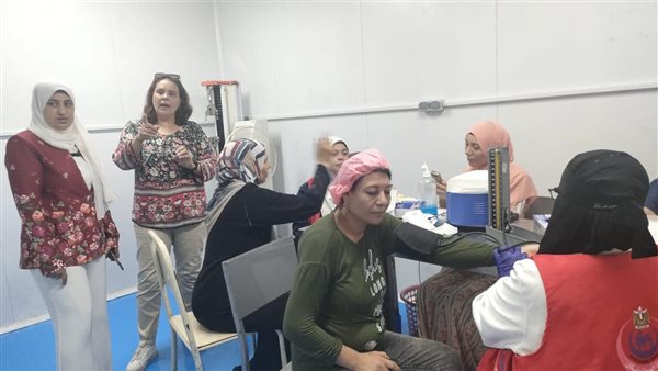 عمال مصنع بالمنوفية