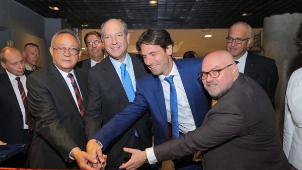 افتتاح معرض منظور