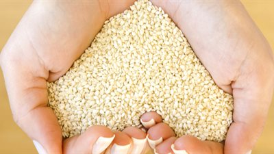 4 وصفات لإدخال بذور السمسم المفيدة في نظامك الغذائي