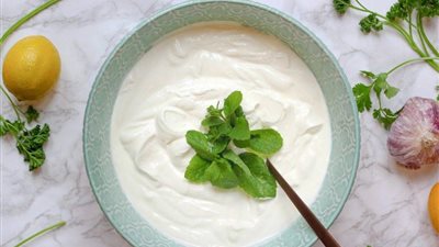 4 فوائد صحية لاستهلاك الزبادي خلال الطقس الحار