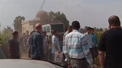 جنازة مهيبة لـ موظف لقي مصرعه في حادث أثناء عودته من العمل بالشرقية| بث مباشر 