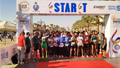 بمشاركة 1000 متسابق.. وزير الشباب والرياضة يطلق شارة بدء ماراثون الجري بالغردقة |صور