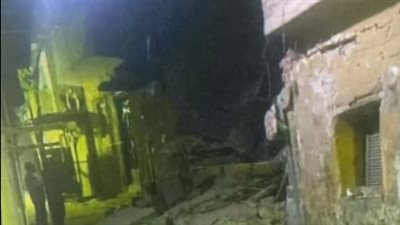 دون وقوع ضحايا.. انهيار عقار مهجور من 3 طوابق بمنطقة الخليفة | بث مباشر 