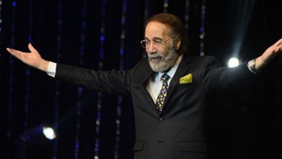 ختم القرآن 6 مرات ومنع زوجته من أدوار.. ماذا كشف نجل وزوجة محمود ياسين عنه بذكرى وفاته؟