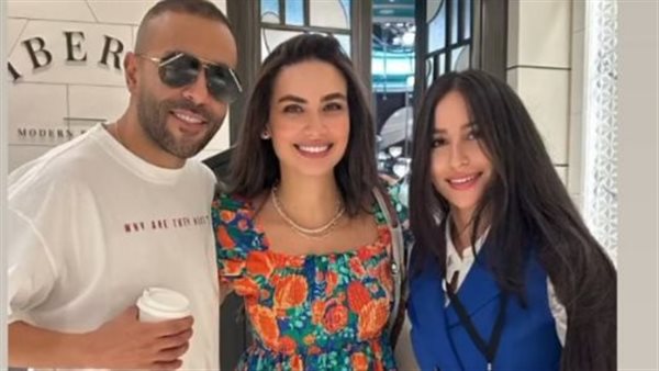 تامر عاشور وزوجته