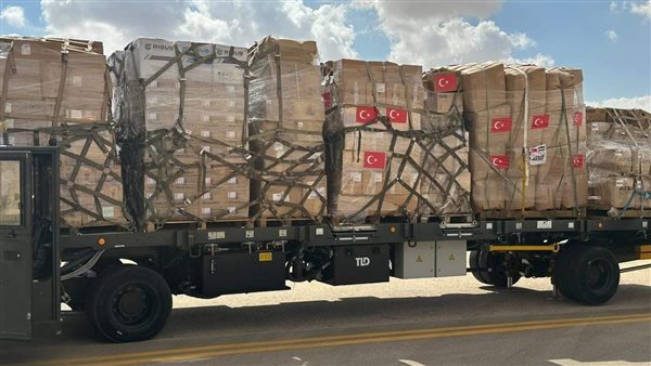 مساعدات غذائية وطبية