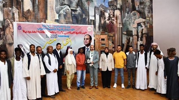 محافظ أسوان