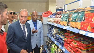 محافظ القليوبية يتابع تطبيق مبادرة خفض أسعار السلع بنسب تتراوح من 15 إلى 25% بمنافذ البيع