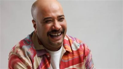 حاتم صلاح: عملت معايشة مع تربي عشان مسلسل إخواتي.. وكندة علوش ممثلة متمكنة ومكي منح فرصًا للجميع| حوار