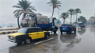 سقوط أمطار غزيرة على الإسكندرية والصرف الصحي يرفع حالة الطوارئ 