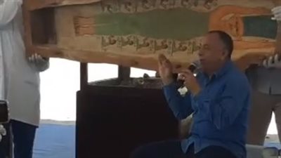 بردية كاملة طولها 18 مترًا.. الأمين العام للمجلس الأعلى للآثار يعلن عن كشف أثري جديد بالمنيا | بث مباشر