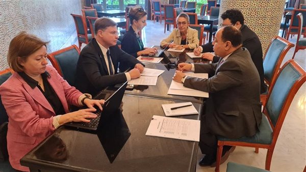 وزير المالية مع باولو