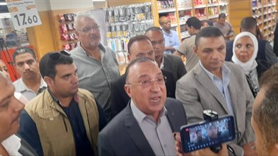 بنسب تصل لـ 25%.. محافظ الإسكندرية يتفقد مبادرة تخفيض أسعار السلع الغذائية