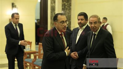 مدبولي وعدد من الوزراء يقدمون العزاء في والد طارق قابيل وزير الصناعة والتجارة الأسبق