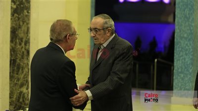 بحضور توفيق عكاشة.. بدء عزاء اللواء عبد العزيز قابيل وكيل الزمالك الأسبق| بث مباشر 