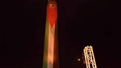 حقيقة إضاءة ساعة غزل المحلة بعلم فلسطين