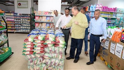 محافظ أسيوط يوجه بالتنسيق لفتح المزيد من منافذ ومعارض السلع بأسعار مخفضة بكافة الأنحاء
