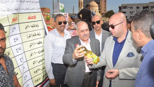 جانب من زيارة المحافظ