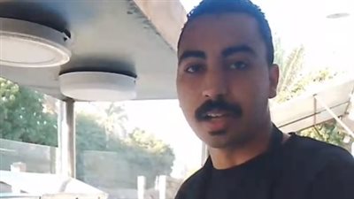 بائع برجر يخصص وجبات للأيتام بالمجان: عملت المبادرة لأني أوقات مبيبقاش معايا فلوس أجيب أكل | بث مباشر 