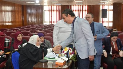 عميد آداب المنصورة يعلق على التحاق مسنة بالكلية: الحاجة آمال عظيمة من عظيمات الوطن