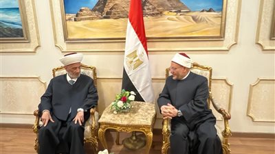 شوقي علام يستقبل مفتي لبنان بمطار القاهرة الدولي عقب وصوله لحضور فعاليات المؤتمر العالمي الثامن للإفتاء