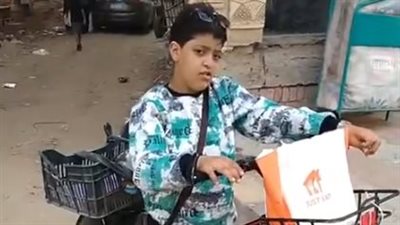 قصة كفاح عمار أصغر دليفري بالمنوفية: أبويا مات وأمي اتجوزت وسابتني.. واشتغلت عشان أجهز أختي| بث مباشر