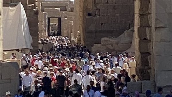 8600 سائح من مختلف