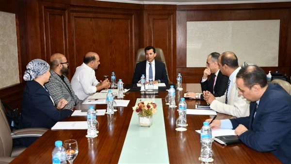 وزير الرياضة مع رئيس