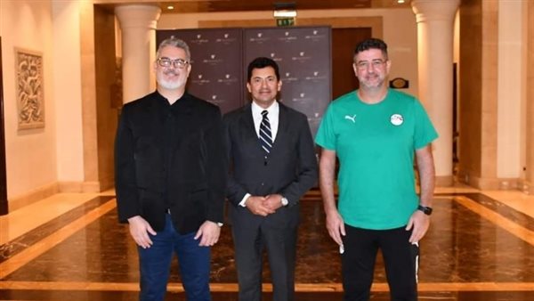 وزير الرياضة مع فيتوريا