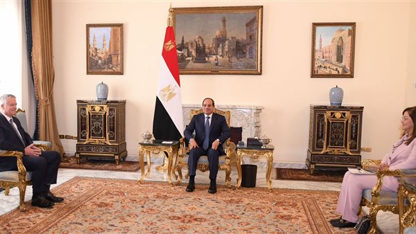 لقاء السيسي مع سكرتير