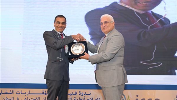 الايسا تكرم رئيس