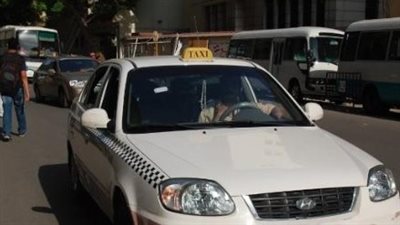 كسور وجروح متفرقة.. القبض على صغير قاد تاكسي وصدم شخصين بالفيوم