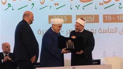 منح رئيس مسلمي القوقاز جائزة الإمام القرافي للتميز الإفتائي