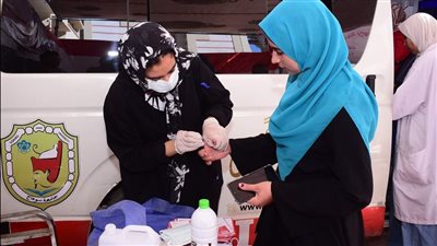 دعمًا للشعب الفلسطيني.. رئيس جامعة سوهاج: استمرار حملة التبرع بالدم حتى اليوم