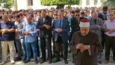 المئات من أعضاء هيئة التدريس وطلاب هندسة القاهرة يؤدون صلاة الغائب على شهداء غزة | بث مباشر 